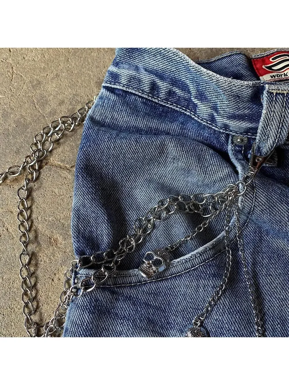 Y2k style skeleton skull pendant silver pocket chain. Punk emo grunge style.